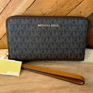 NWT Michael Kors Jet Set Travel Large Flat Multifunction Phone Case Wallet